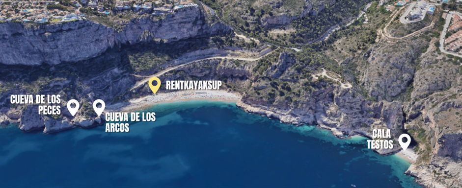Desde Cala Moraig puedes hacer una de las rutas más espectaculares de la zona